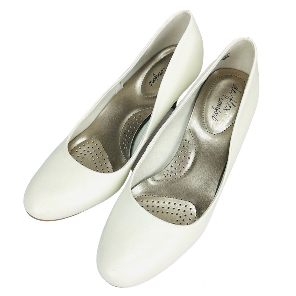 Dexflex Comfort Women's White Karma Round-Toe Pump